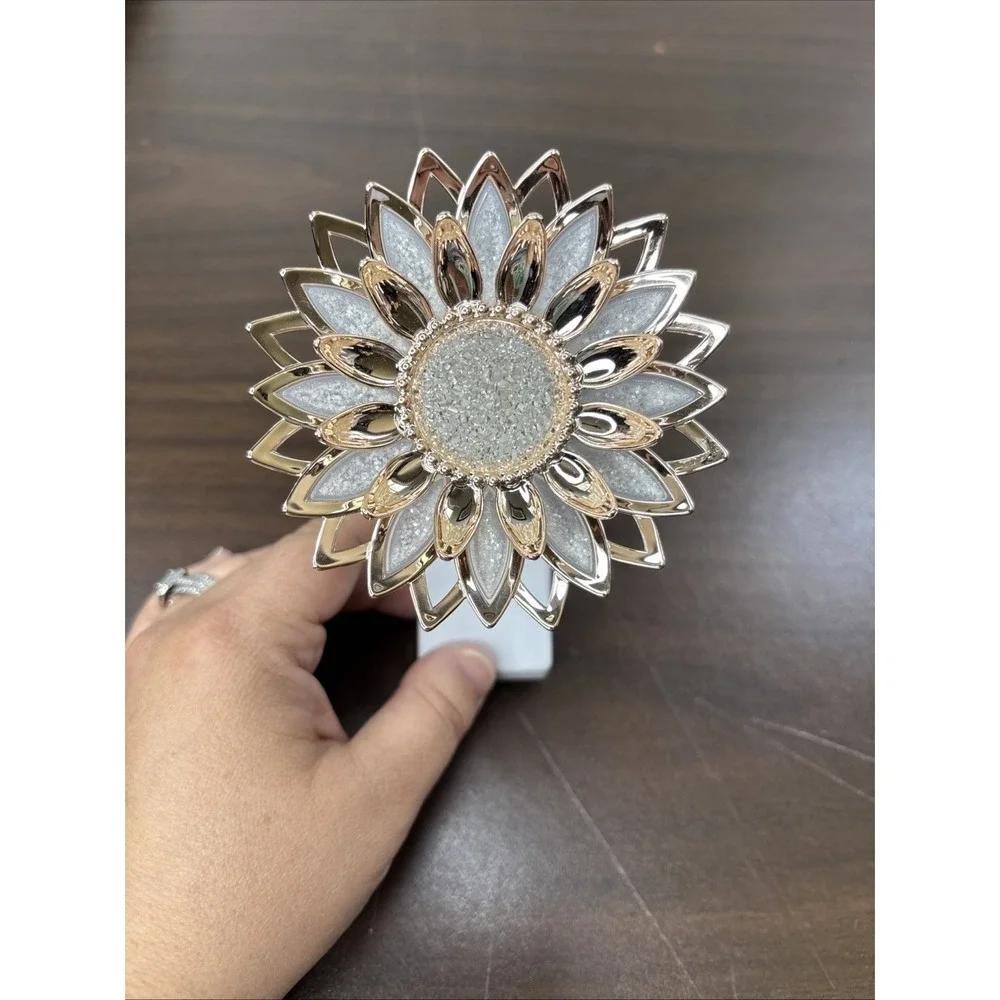Bath & Body Works Rose Gold Sunflower Light Up Wallflowers Fragrance Plug Works - Picture 1 of 4